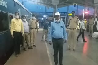 Drm inspected tatanagar railway station in jamshedpur