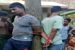 vehicle stolen in khurdha, villagers beat thieves in khurdha, thieves beaten up by villagers, khurdha latest news, ଖୋର୍ଦ୍ଧାରେ ଗାଡି ଚୋରି, ଖୋର୍ଦ୍ଧାରେ ଚୋରଙ୍କୁ ଗ୍ରାମବାସୀଙ୍କ ଦଣ୍ଡ, ଚୋରଙ୍କୁ ଗ୍ରାମବାସୀଙ୍କ ଦଣ୍ଡ, ଖୋର୍ଦ୍ଧା ଲାଟେଷ୍ଟ ନ୍ୟୁଜ୍‌