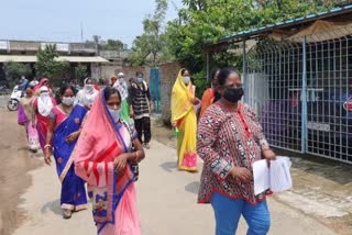 Anganwadi workers of Raigarh submitted memorandum to the govt