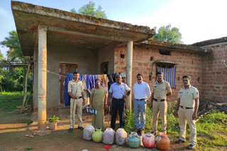 ಅಕ್ರಮ ಕಳ್ಳಭಟ್ಟಿ ಹಾಗೂ ಕೊಳೆ ನಾಶ ಮಾಡಿದ ಅಬಕಾರಿ ಪೊಲೀಸರು