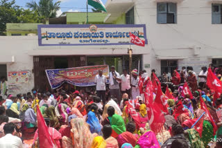 Massive protests against state-central government