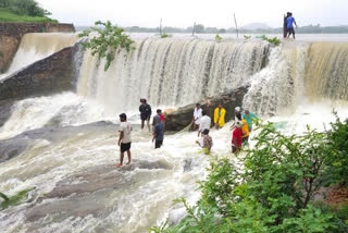 Nindukundalla Reservoirs .. Population with water art