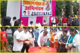 MLA Shiv Charan Goyal inaugurated the round table by bursting coconut in moti nagar