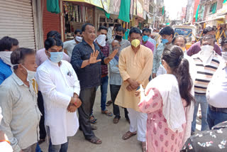 Shopkeepers protested against team reaching to create Containment Zone