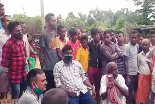 Villagers of giridih hostage the people who came from Gujarat , Giridih worker died in Gujarat, News of migrant workers of Jharkhand, गुजरात से प्रवासी मजदूर का शव लेकर पहुंचे लोगों को ग्रामीणों ने बनाया बंधक, गुजरात में गिरिडीह के मजदूर की मौत, झारखंड के प्रवासी मजदूरों की खबरें