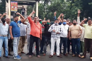 protest in dhanbad regarding emptying house, भूली में आवास खाली कराने का विरोध रहेगा जारी