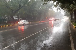 Mumbai witnesses moderate to heavy rain