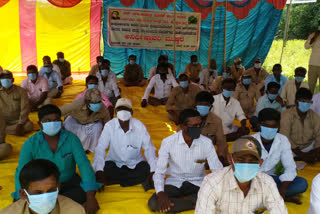 Day-to-day workers demanding the fulfillment of various demands in koppala