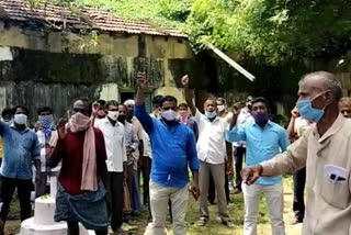 Farmers protest in palakonda to demand water releasing in srikakulam district