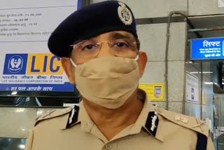 Director General of CISF HQ Rajesh Ranjan examines the work of Metro Service in delhi