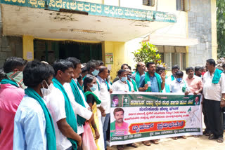 karnataka-state-farmers-association-accused-of-urea-artificial-deprivation