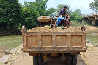 illegal excavation of sand in rajnandgaon