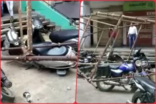 Pillar dropped in busy commercial market, Many vehicles damaged