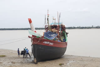 haldia coast guard seized a suspicious trawler