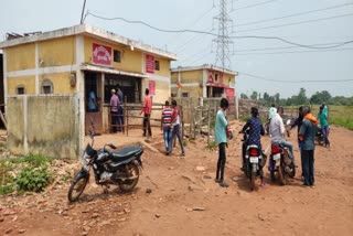 Liquor being sold without social distancing