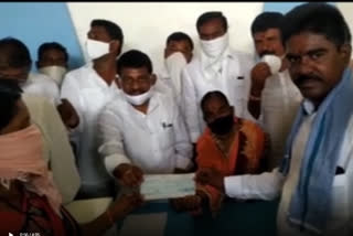 mla vital reddy cheques distribution in muthol