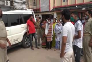 family-dispute-outside-mgm-hospital-in-jamshedpur