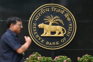 RBI broadly accepts Kamath panel recommendations; specifies parameters for loan restructuring