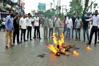 Effigy burn by Chutia student union lakhimpur assam etv bharat news