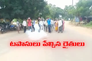 five-officers-suspended-farmers-celebrating-at-venkatapur-mulugu