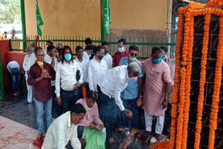 jmm-paid-tribute-to-guwa-martyrs-in-chaibasa