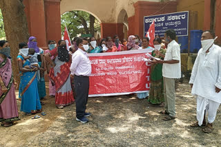 Anganwadi Employees protest