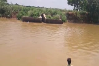 two girls fell in kc canal at kurnool district