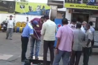 Vigilance officers attack on petrol bunks