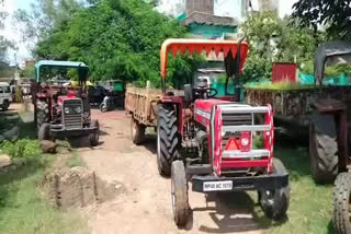 Tractor-trolley seized