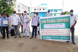 Farmers' union protest in front of the collector office