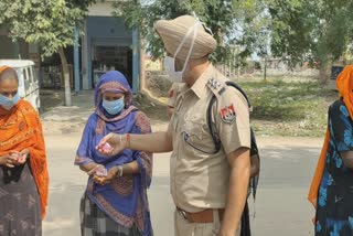 Under Mission Fateh covid-19, police distributed masks and sanitizers to the people through mobile vans