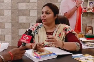 BJP Councilor Aarti Yadav attack on aap and kejriwal over Dengue Malaria Prevention Campaign