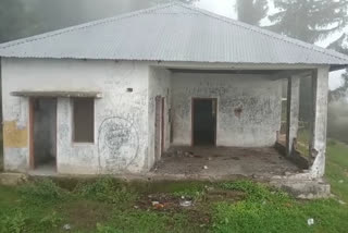 bad condition of forest rest house in mandi