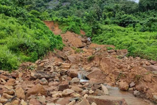 പാലക്കാട് മഴ  ശക്തമായ മഴ  പാലക്കാട് കല്ലടികോട്  വാക്കോട് മണ്ണിടിച്ചിൽ  കല്ലടികോട് മേഖലയിൽ മണ്ണിടിച്ചിൽ  landslide in ​​Palakkad Kalladikode  rain kerala  landslide kerala  vakkode