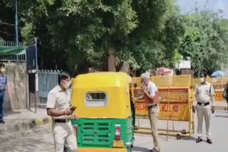 delhi civil defence personnel cut challans