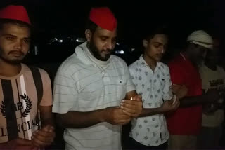 سہارنپور میں سماج وادی پارٹی کے رہنماؤں اور کارکنان نے کینڈل روشن کرکے برسراقتدار حکومت کے خلاف احتجاج کیا