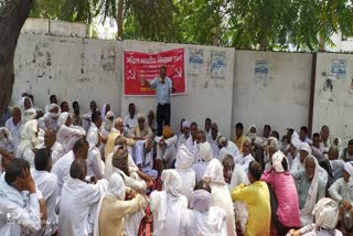 farmers protest regarding compensation of crops in Bhiwani