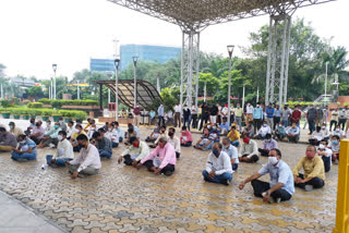 protest continue for North MCD employees in delhi