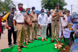 ట్రాఫిక్ సిగ్నల్స్ నిర్మాణం కోసం భూమి పూజ