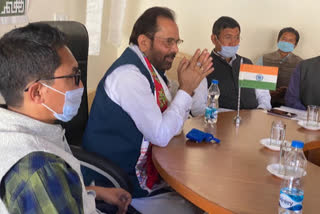 Modification of Article 370 development of jammu and kashmir development of ladakh Mukhtar Abbas Naqvi's visit to ladakh சிறப்பு அந்தஸ்து நீக்கம் சட்டப்பிரிவு 370 ஜம்மு காஷ்மீர் லடாக் முக்தர் அப்பாஸ் நக்வி