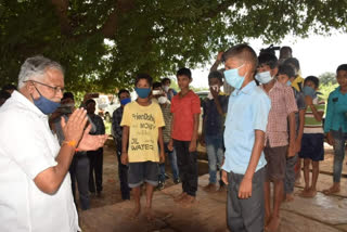 Education Minister Suresh Kumar who made the lesson to children