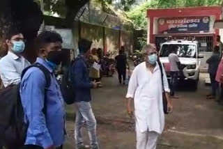 nursing students complaint against hospital in dhanbad, धनबाद में नर्सिंग के छात्रों ने निजी अस्पताल पर लगाया गंभीर आरोप