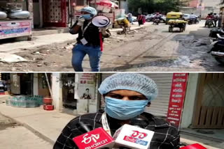 civil defence workers aware people to wear mask through announcement at saket in delhi