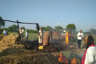 Chaksu news, fire broke out, thatched house