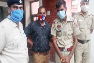 fake police officer arrested for cheating people in chandigarh