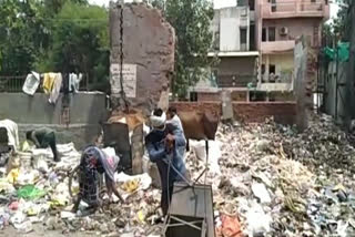 dumping zone near jahangirpuri metro station causing problem