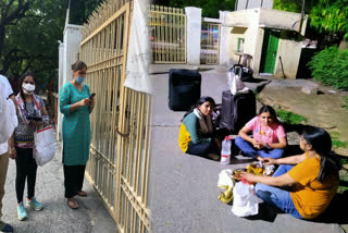 du students returning from home are not getting entry in hostels