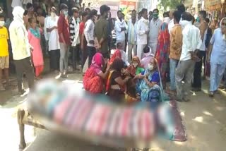 Rajasthan news,  protest by placing the dead body on the road in bandikui