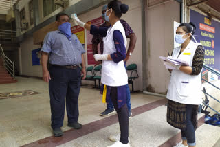 door to door medical screening of people in ranchi,रांची में कोरोना संक्रमण के रोकथाम के लिए हाउस टू हाउस सर्वे