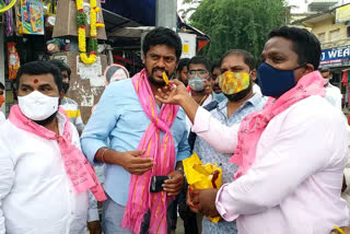 trs leaders celebrations with new revenue act in hyderabad